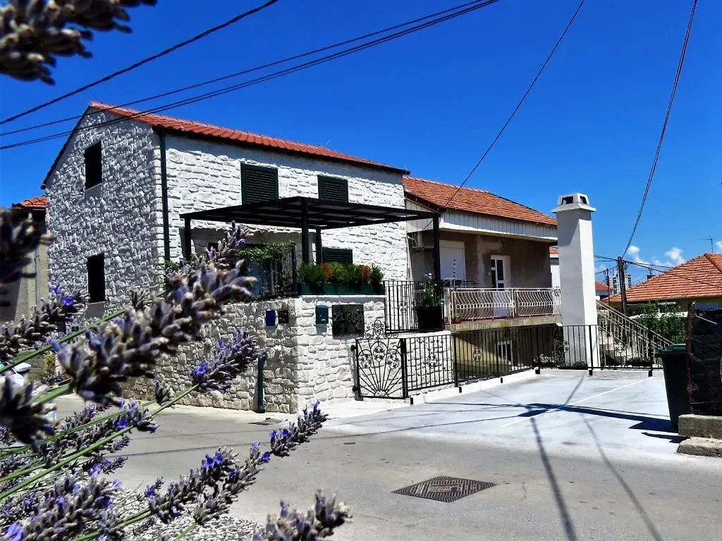 Hobbit Apartments Zadar
