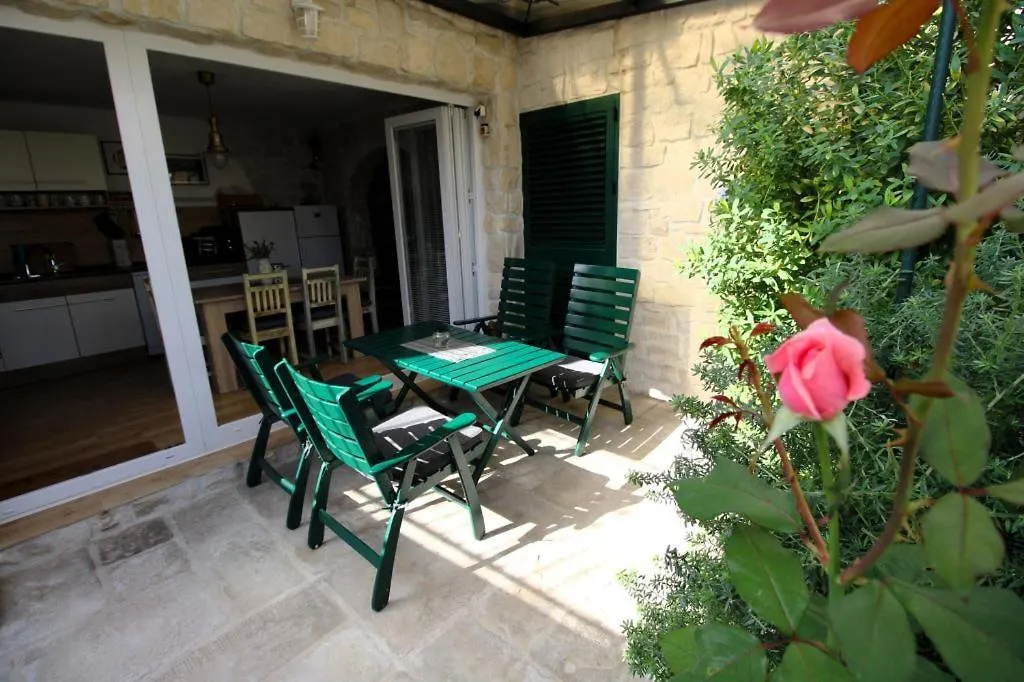 Hobbit Apartments Zadar