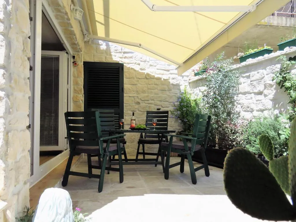 Hobbit Apartments Zadar Croatia