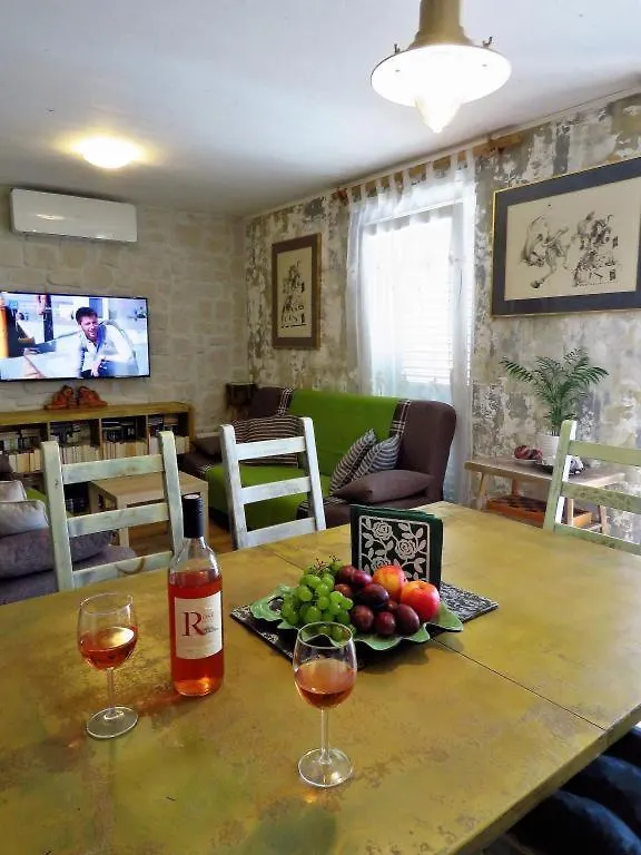 Hobbit Apartments Zadar