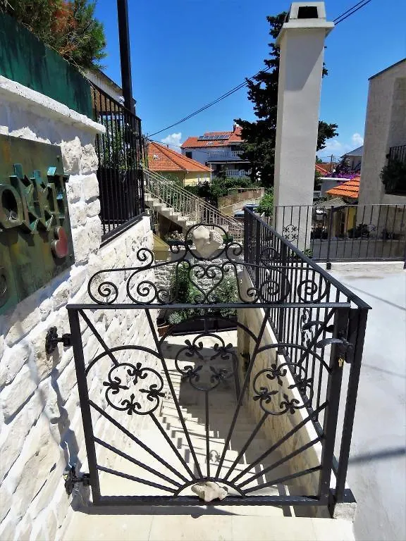 Hobbit Apartments Zadar