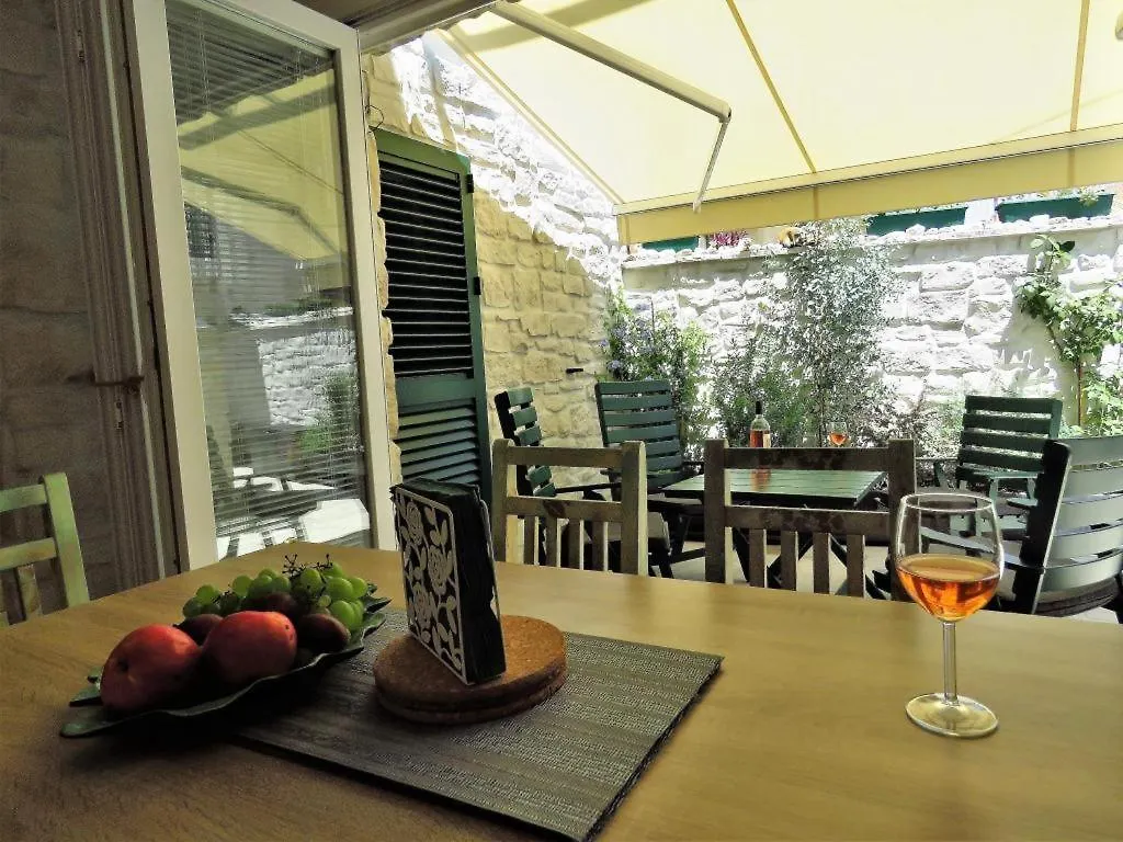 Hobbit Apartments Zadar